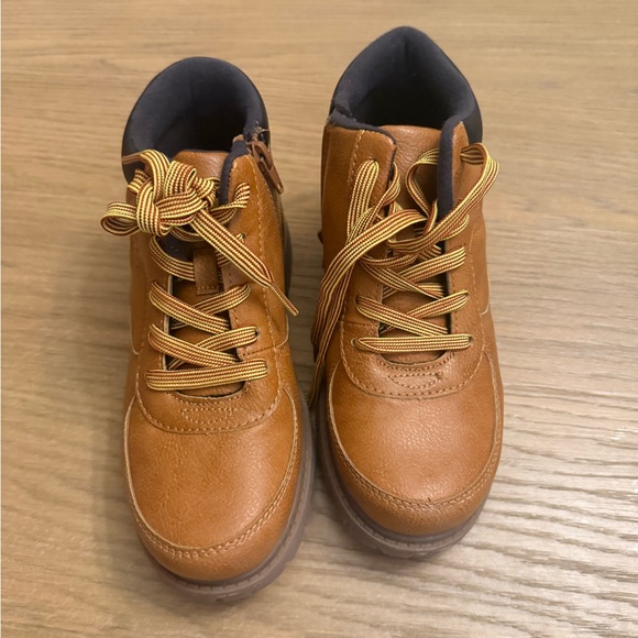 Carter's Tan and Brown Kids Boots NWOT boys size 3 - Picture 2 of 5